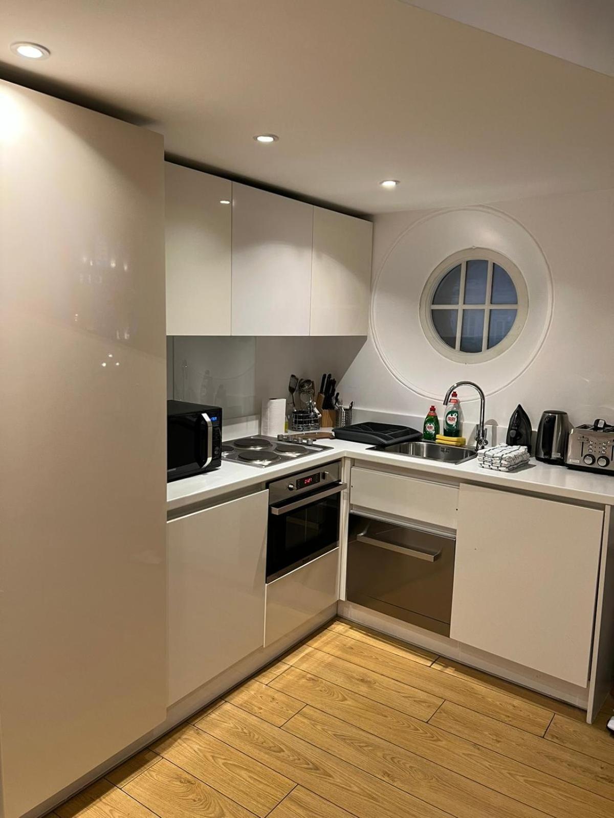 Tranquil 1 Bedroom Retreat In Piccadilly Vr4 London Exteriör bild